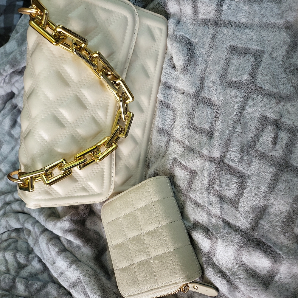 White purse with matching wallet